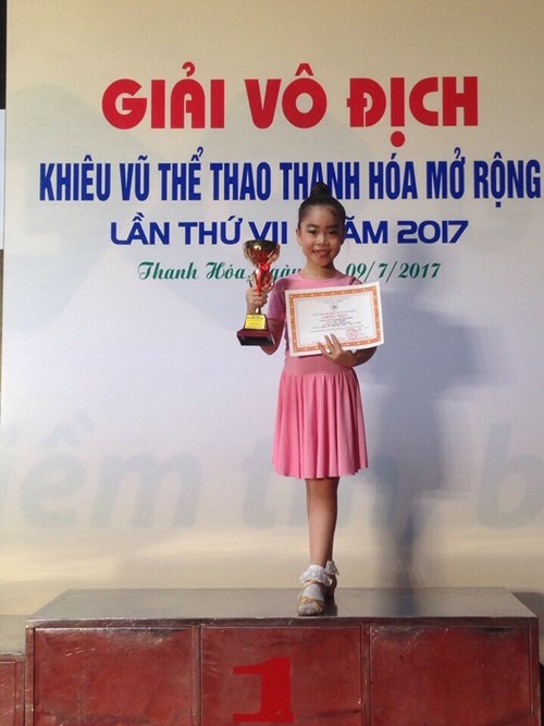 Minh Hạnh - Cô học trò 3A6 nhảy Dancesport  siêu đỉnh 